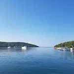 In Near Center Waterfront Apartment Pula