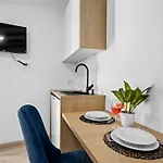 Apartment In Near Center Waterfront *