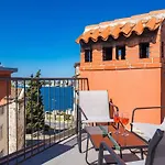 Apartment In Near Center Waterfront