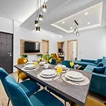 In Near Center Waterfront Apartment *