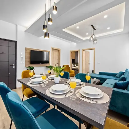 In Near Center Waterfront Пула