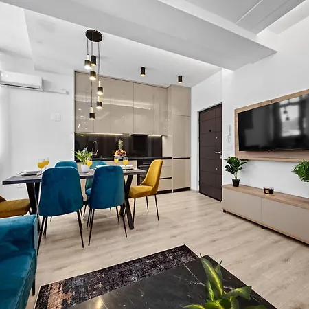 In Near Center Waterfront Apartment Pula
