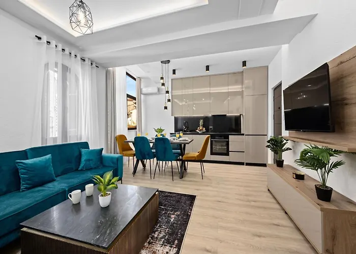 In Near Center Waterfront Apartment *