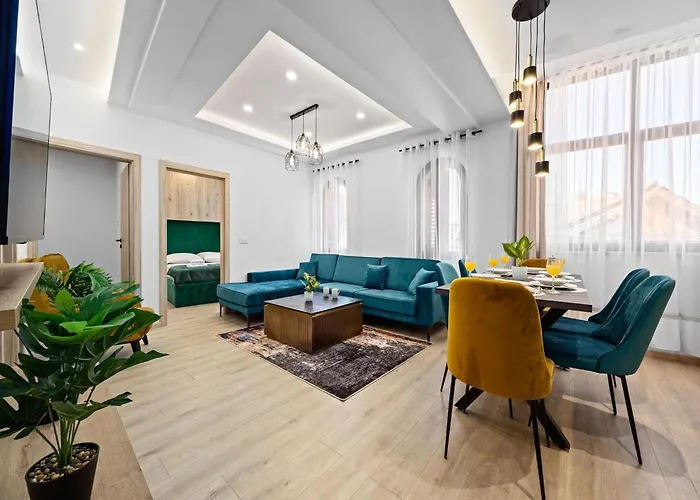 In Near Center Waterfront Apartment