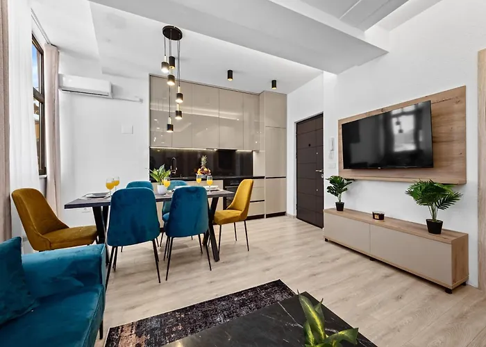 In Near Center Waterfront Apartment Pula