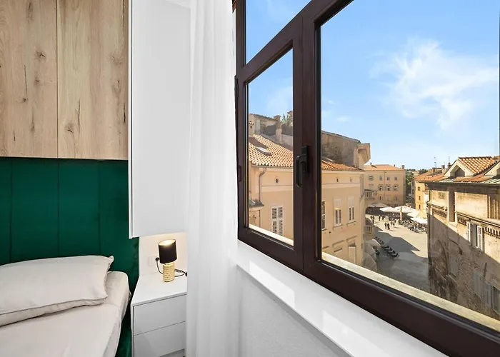 In Near Center Waterfront Apartment