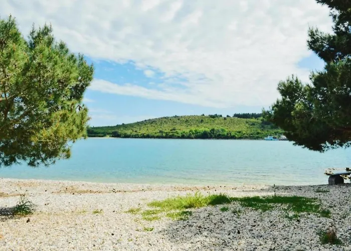 In Near Center Waterfront Apartment Pula