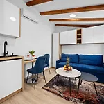Appartement In Near Center Waterfront *