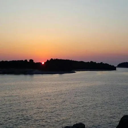 In Near Center Waterfront *