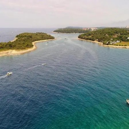 In Near Center Waterfront דירה פולה