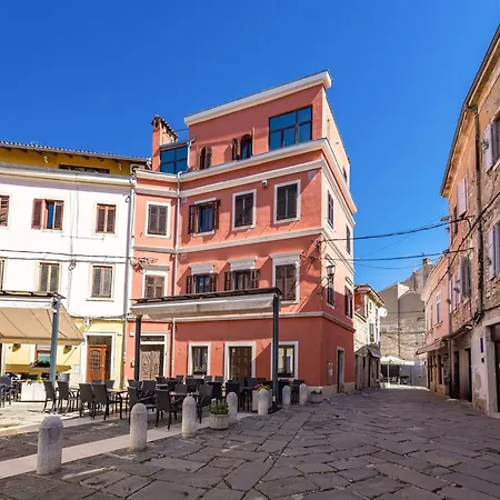 In Near Center Waterfront Lejlighed