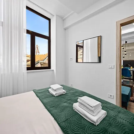 Lejlighed In Near Center Waterfront