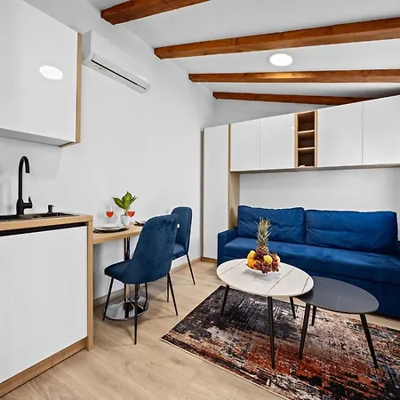 Appartamento In Near Center Waterfront *