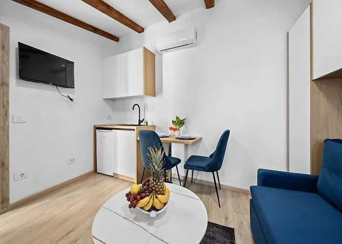 Lejlighed In Near Center Waterfront