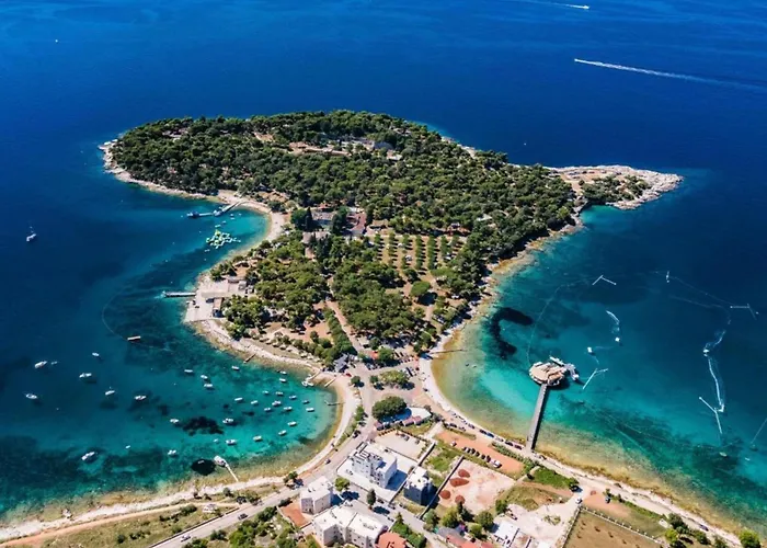 In Near Center Waterfront Lejlighed